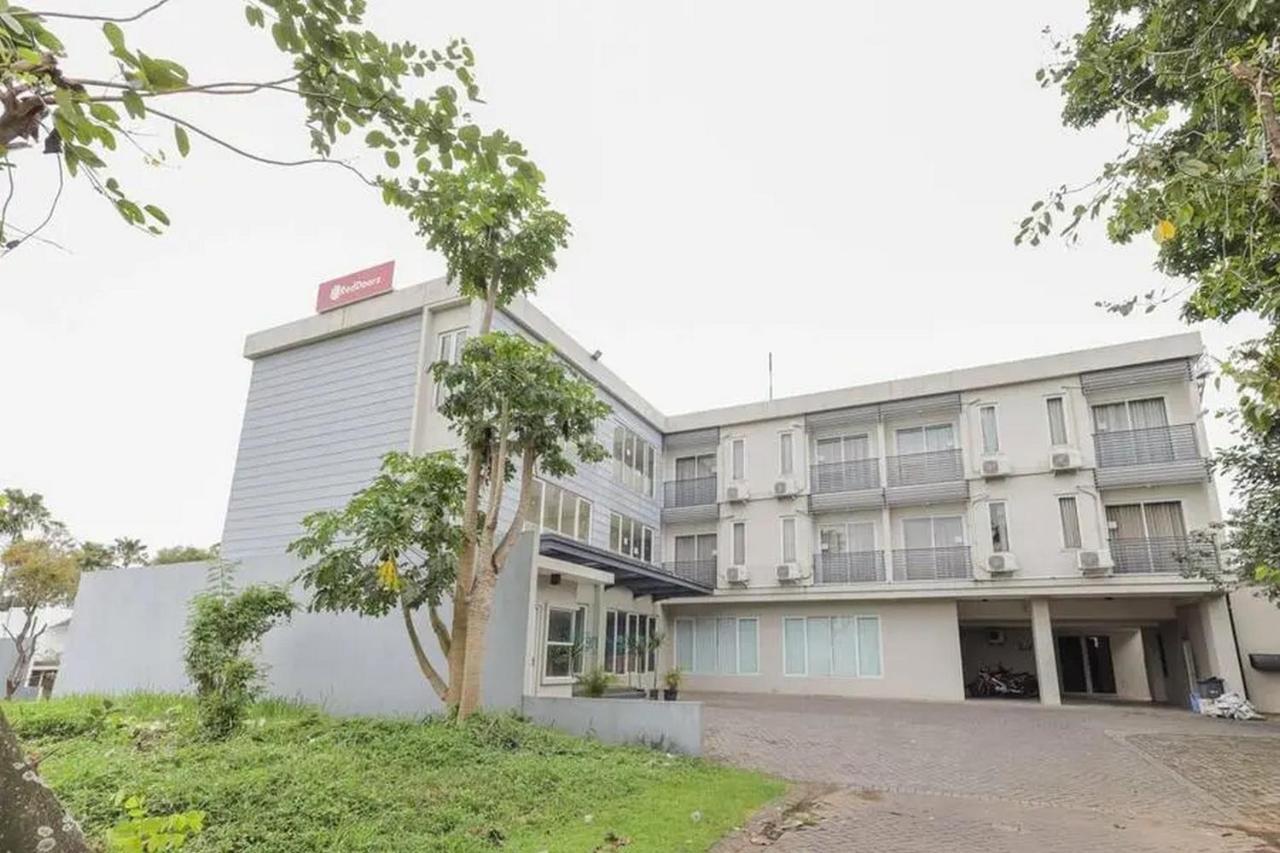 Reddoorz Plus At Riverside Malang Luaran gambar